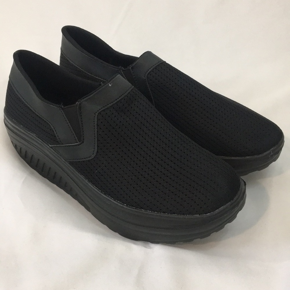Black mesh upper slip on sneaker, size 42